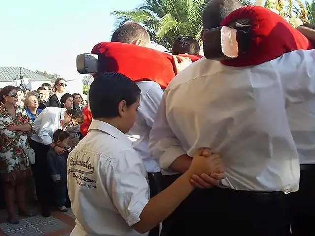 Padre e hijo con la Virgen-=ctubre 2014.jpg