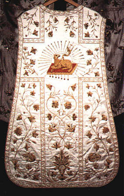 Casulla blanca, catedral de Badajoz