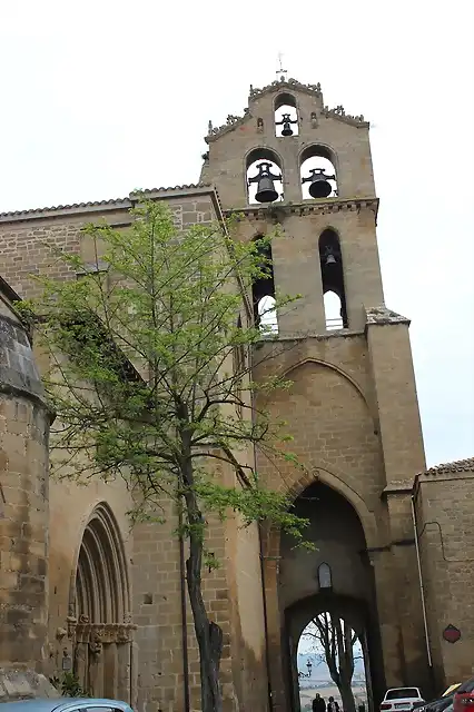 LAGUARDIA  1 (ALAVA) PUERTA DE SAN JUAN ,INTERIOR,CAMPANARIO E IGLESIA DE SAN JUAN S.XII