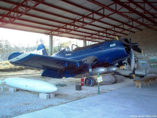 Vought Corsair F4U-5 FAH-609