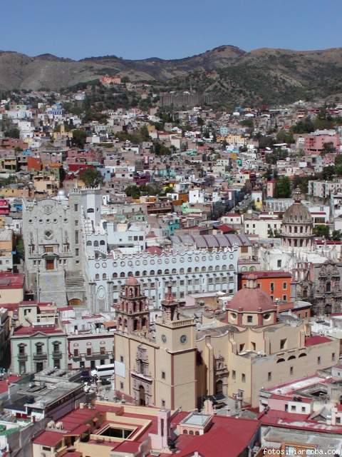 la universidad y la basilica vista desde el pipila