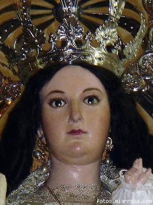 Virgen del Rosario de Salzillo. Patrona de La  Alberca  (Con los atributos propios de la Candelaria)