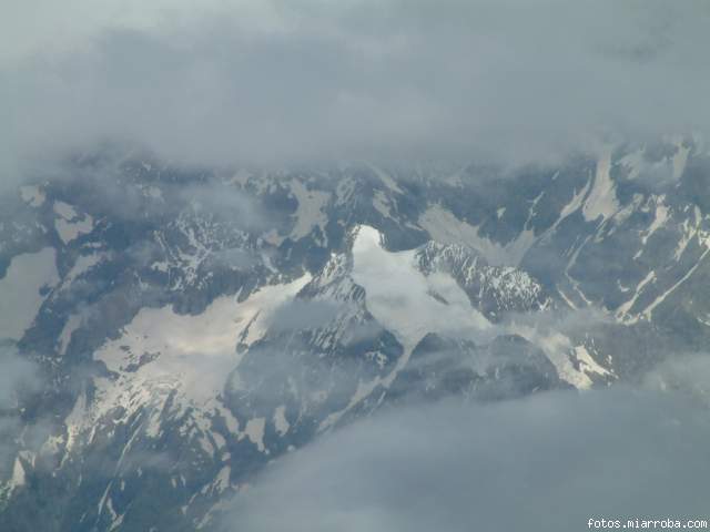 Sobrevolando los Alpes Suizos