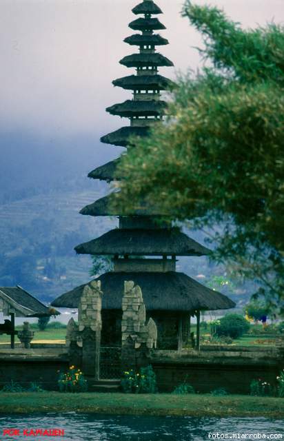 Templo lago Bratan