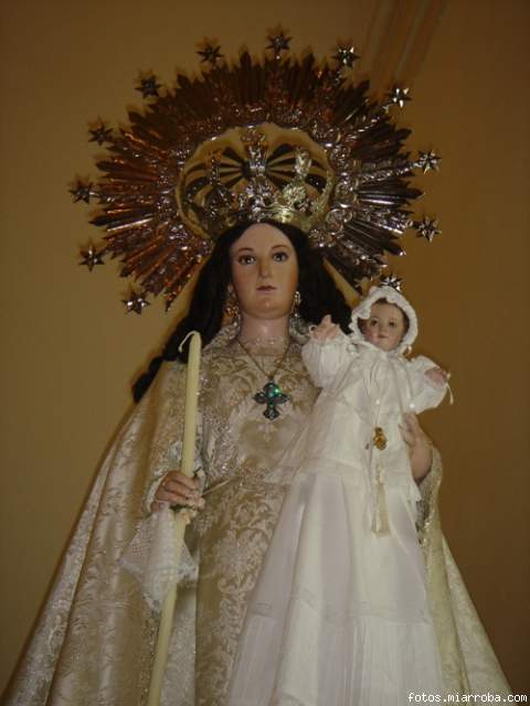 Virgen del Rosario de Salzillo. Patrona de La  Alberca  (Con los atributos propios de la Candelaria)