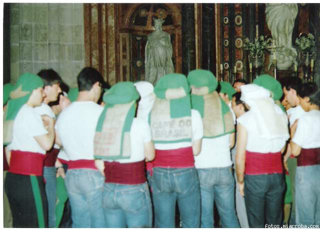 Luis Pardo dando instrucciones a sus costaleros