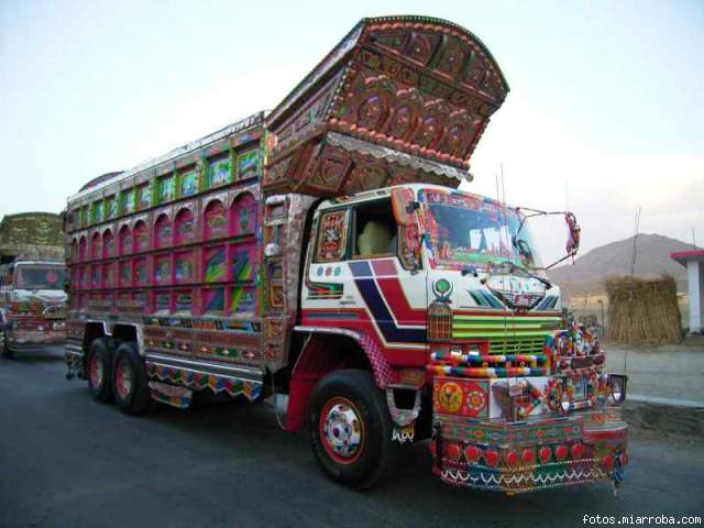 CAMION TATA