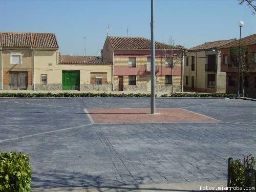 Otra imagen mas de la plaza mayor con nuevo pavimento (Consu.MC)