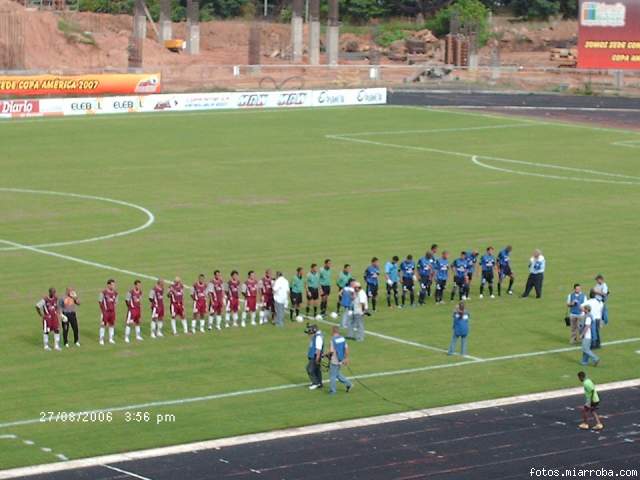 cantando el himno...