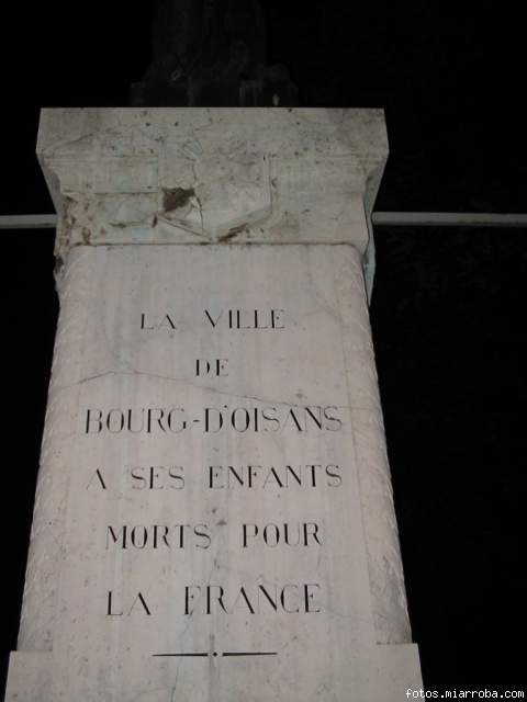 Monumento a los cados en la segunda guerra mundiall en Bourg D'oissans,al pie del Alpe D'huez