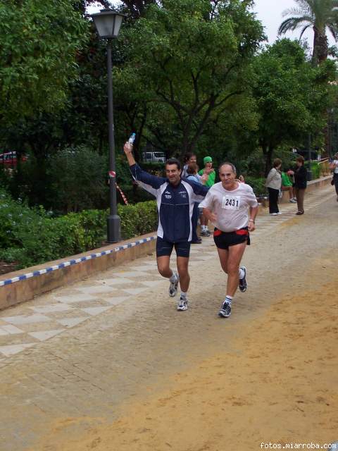 Padre e  hijo entrando en meta