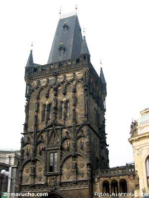 Torres del puente de Carlos (Praga)