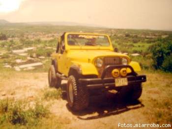 Jeep amarillo