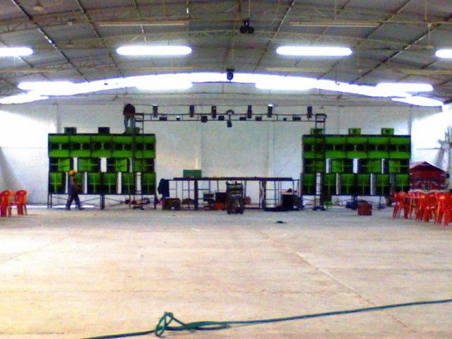 instalando el sonido en valle nacional.