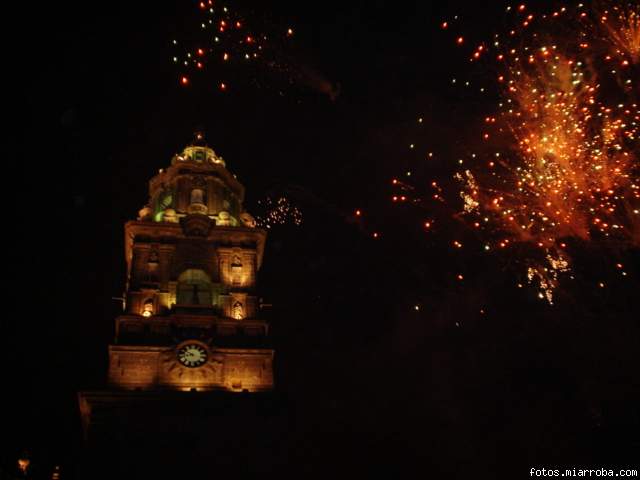 Catedral y fuegos artificiales