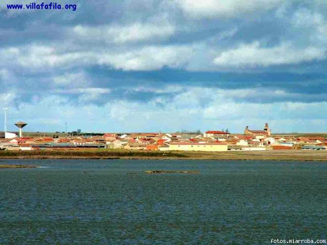 Laguna grande y Villaffila al fondo