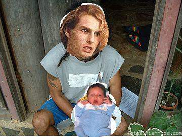 Tom Cruise se zampa a su churumbel con cscara y todo