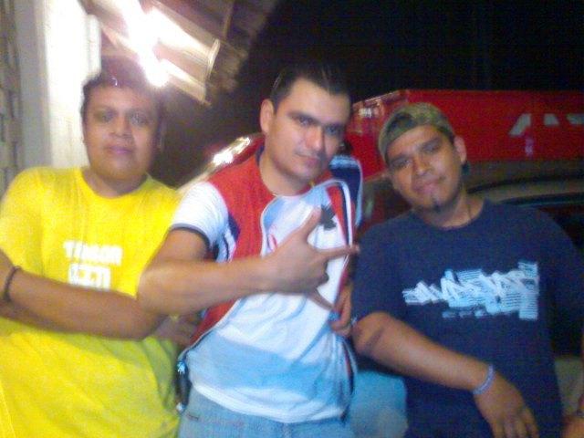 dj mike,dj habacuc saldivar y un colado jajaja