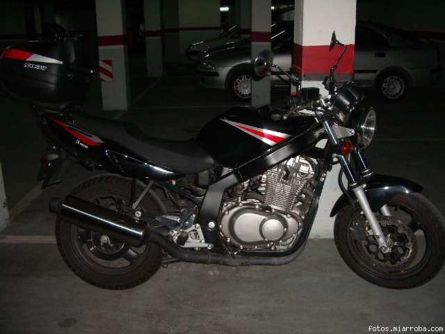 Moto Suzuki1