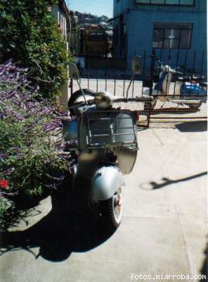 Vespa original del vecino