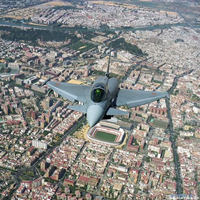 Eurofighter sobre Sevilla