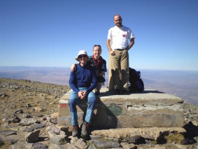 Pepelu, Eddie y Kris en la cima del Moncayo