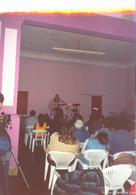 Canando en el show de Ignacio Copani como invitado