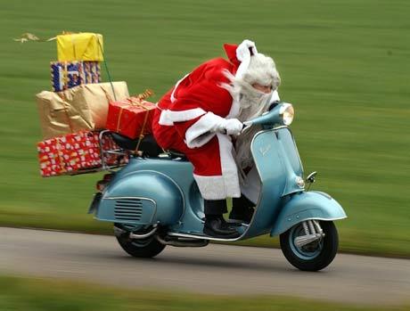 SANTA KLAUS EN VESPA