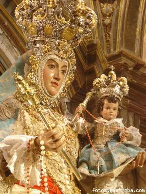 Virgen del Rosario vestida