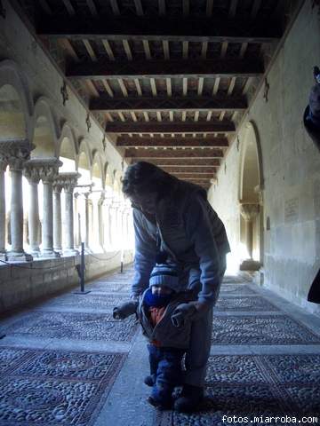 dANIEL PASEANDO POR EL CLAUSTRO DE STO DOMINGO