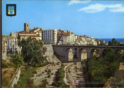 Villajoyosa, puente y casas de colores