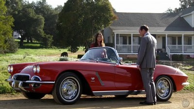 Agents-of-SHIELD-S1x01-Agent-Coulson-and-Skye-head-out-in-Lola-400x225