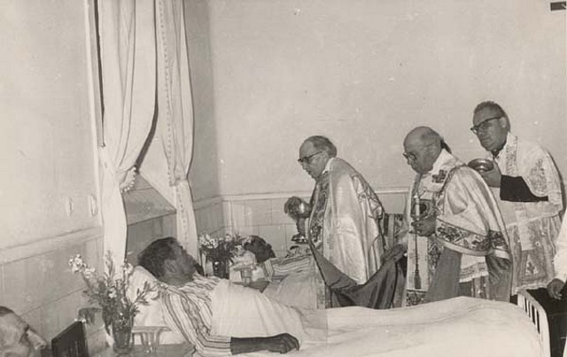 jueves-santo-pildain-visita-enfermos-hospital-san-martin-1960-1965