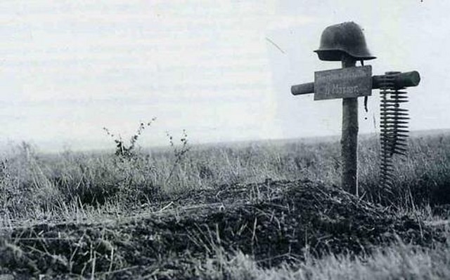 SS machine gunner grave in Russia