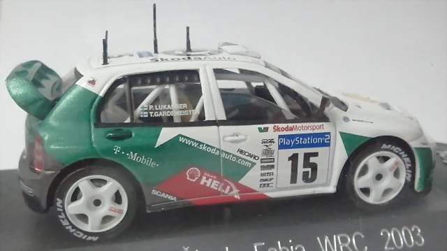 Skoda Fabia WRC 15 (2)