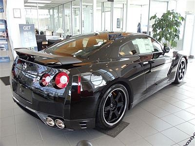 new-2013-nissan-gt~r-2drcpeblackeditioncoupe-8284-8469760-10-400