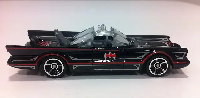 Batman TV Series Batmobile_2014_1