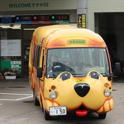 Increbles autobuses escolares que utilizan en Japn para motivar a los nios ir a clases 04