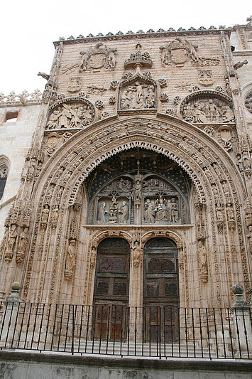 ARANDA DE DUERO (BURGOS) .FACHADA GOTICO-ISABELINA DE SIMON DE COLONIA2