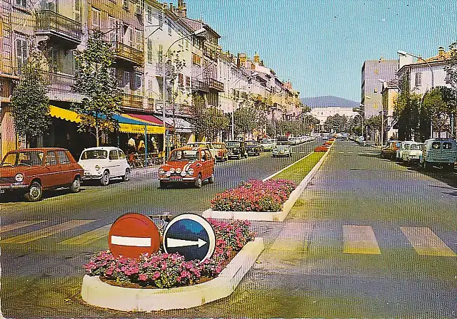 Draguignan - Le Boulevard Clemenceau X