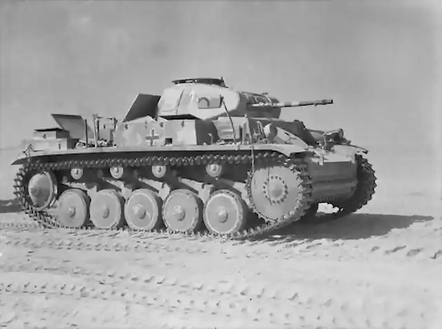 Captured_Panzer_II_at_El_Alamein_1942