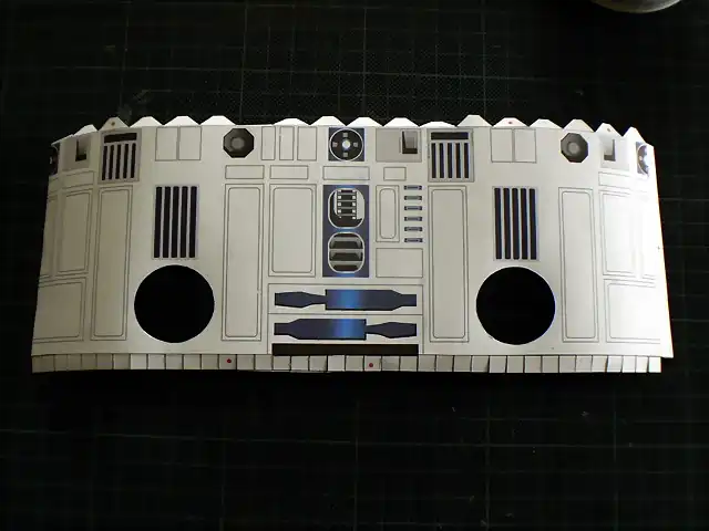 R2D2 8