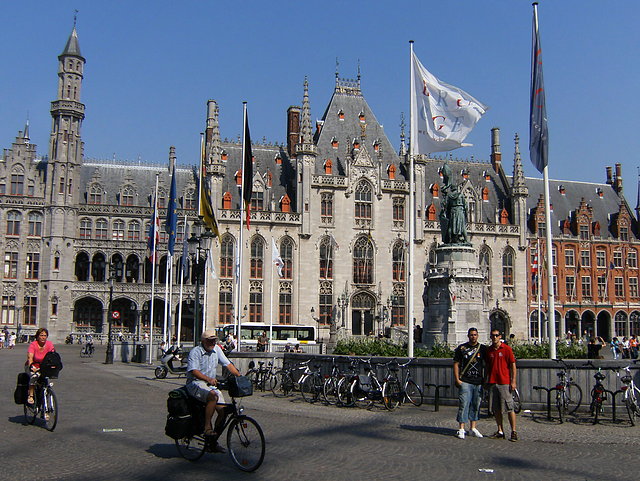 Casa Cosistorial en la plaza central de Brujas