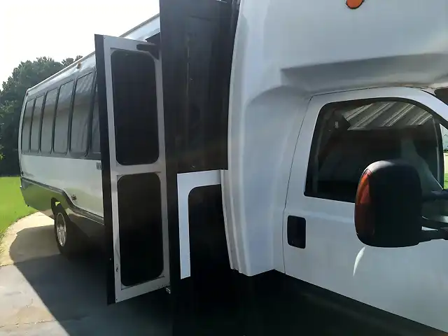 Party Bus For Atlanta | Gab'Ash Prestige Bus | 25 Passengers