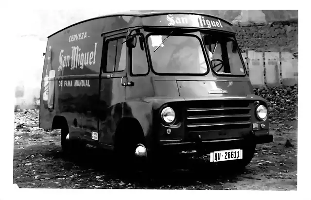 Vista lateral furgonera SAVA J4 para cerveza San Miguel. Burgos 1965. Vista lateral furgonera SAVA J4 para cerveza San Miguel. Burgos 1965.