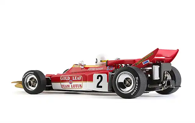 CAR02a_Lotus72_03