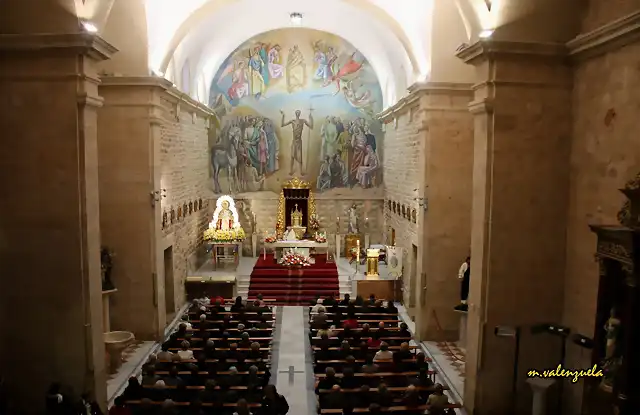 01, en la iglesia, marca