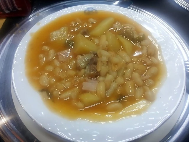 Judias con patatas y oreja Judias con patatas y oreja