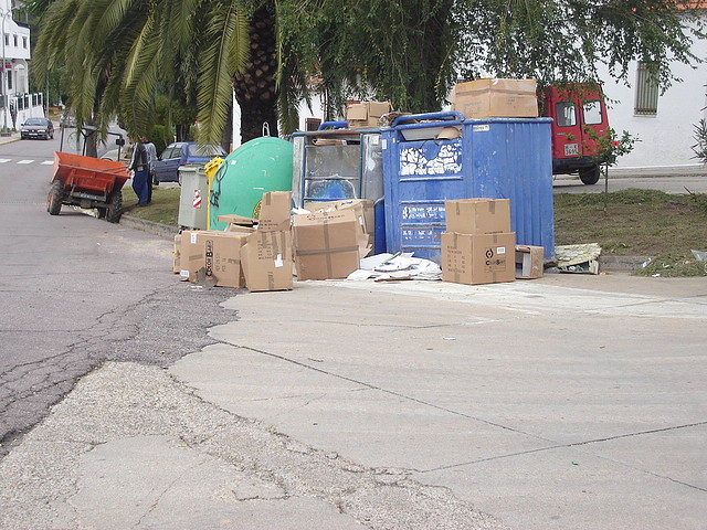 Frente a los bloques de La Pea