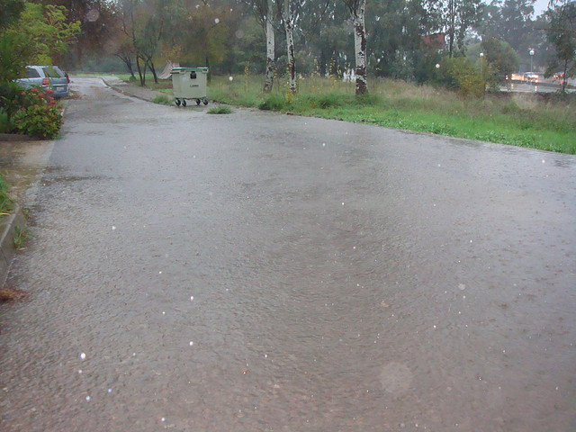 Calle inundada en Bella Vista-Riotinto-Fot.J.Ch.Q.-08.12.10.jpg